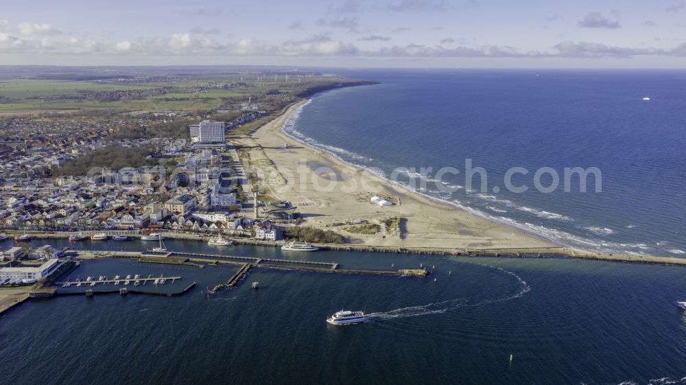 Aerial image Rostock - Beach landscape along the in the district Warnemuende in Rostock in the state Mecklenburg - Western Pomerania, Germany