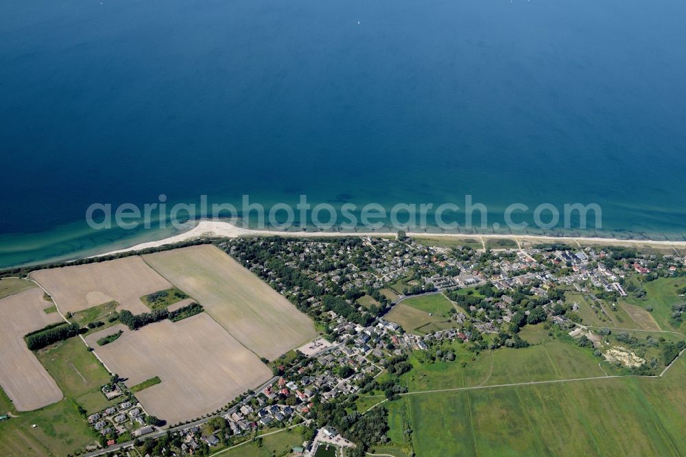 Aerial photograph Ahrenshoop - Beach landscape on the Baltic Sea in Ahrenshoop in the state Mecklenburg - Western Pomerania