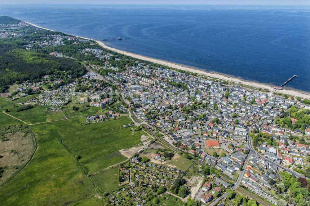 Aerial photograph Heringsdorf - Beach landscape on the Baltic Sea in Seebad Ahlbeck in the state Mecklenburg - Western Pomerania