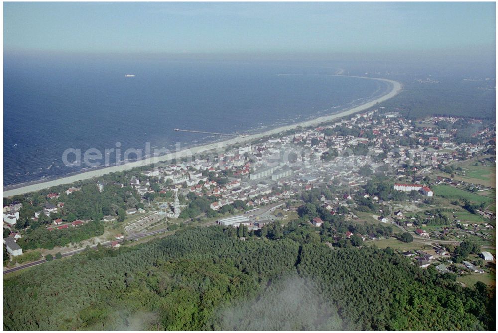 Seebad Heringsdorf from above - Beach landscape along the of Baltic Sea in Seebad Heringsdorf on the island of Usedom in the state Mecklenburg - Western Pomerania, Germany