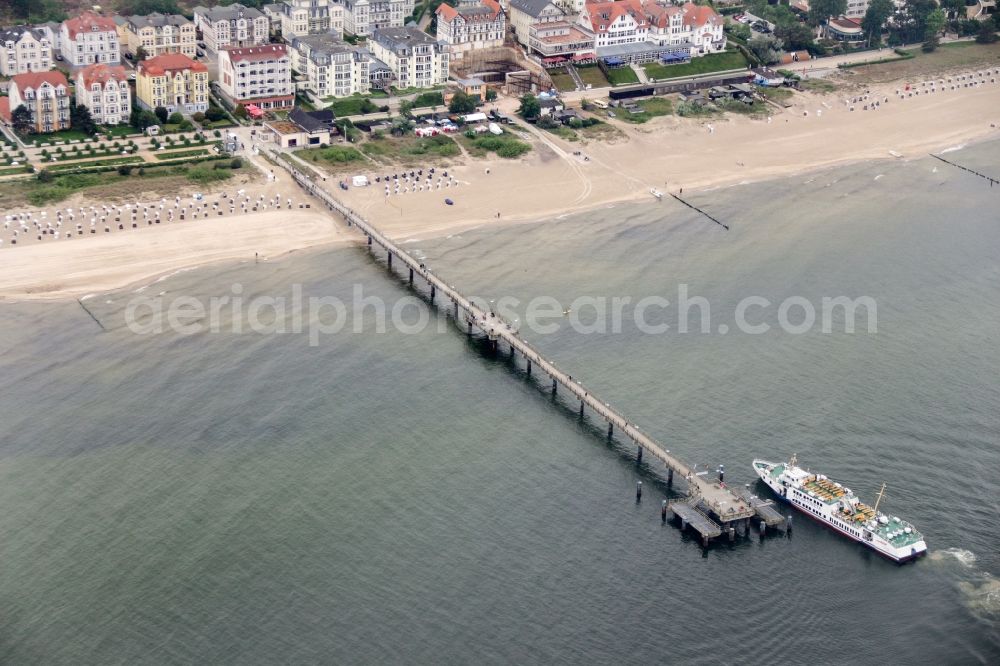 Heringsdorf from the bird's eye view: Sand and beach landscape on the pier of of Badeorts Bansin in Heringsdorf in the state Mecklenburg - Western Pomerania, Germany