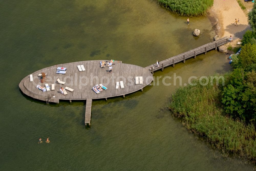 Aerial photograph Göhren-Lebbin - Sand and beach landscape on the pier of Hotel Iberotel Fleesensee in Goehren-Lebbin in the state Mecklenburg - Western Pomerania