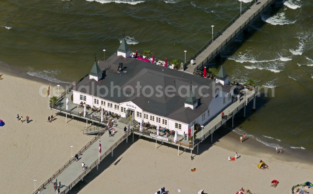 Aerial image Seebad Ahlbeck - Sand and beach landscape at the pier in the seaside resort Ahlbeck in Heringsdorf on the island of Usedom in the state Mecklenburg-Western Pomerania