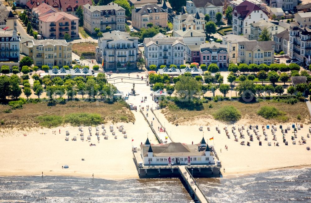 Aerial image Seebad Ahlbeck - Sand and beach landscape at the pier in the seaside resort Ahlbeck in Heringsdorf on the island of Usedom in the state Mecklenburg-Western Pomerania