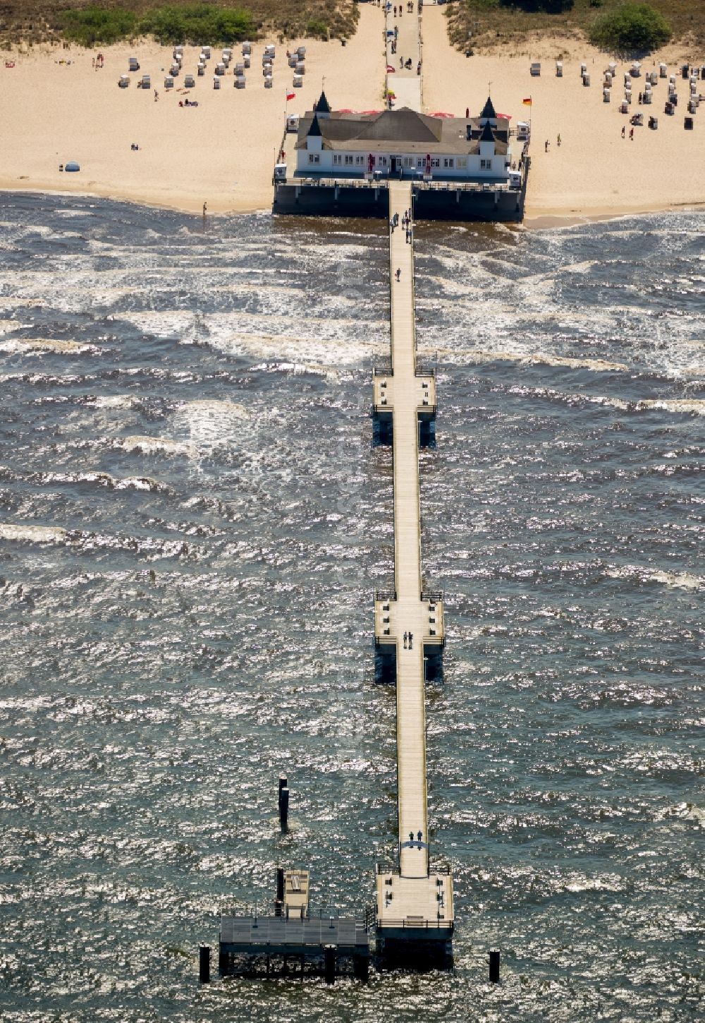 Seebad Ahlbeck from above - Sand and beach landscape at the pier in the seaside resort Ahlbeck in Heringsdorf on the island of Usedom in the state Mecklenburg-Western Pomerania