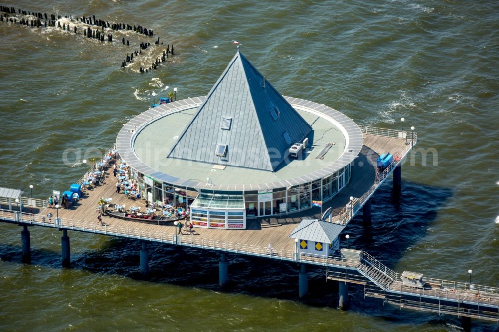 Aerial image Seebad Heringsdorf - Sand and beach landscape on the pier of Baltic Sea in Seebad Heringsdorf in the state Mecklenburg - Western Pomerania