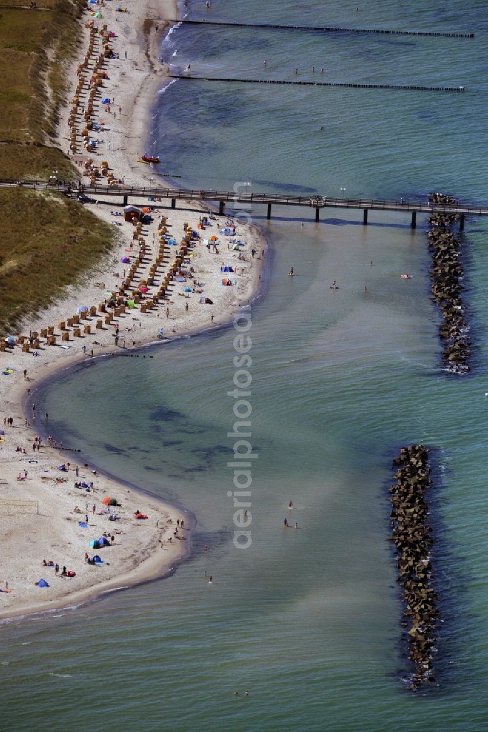 Aerial photograph Wustrow - Sand and beach landscape on the pier of baltic see in Wustrow in the state Mecklenburg - Western Pomerania