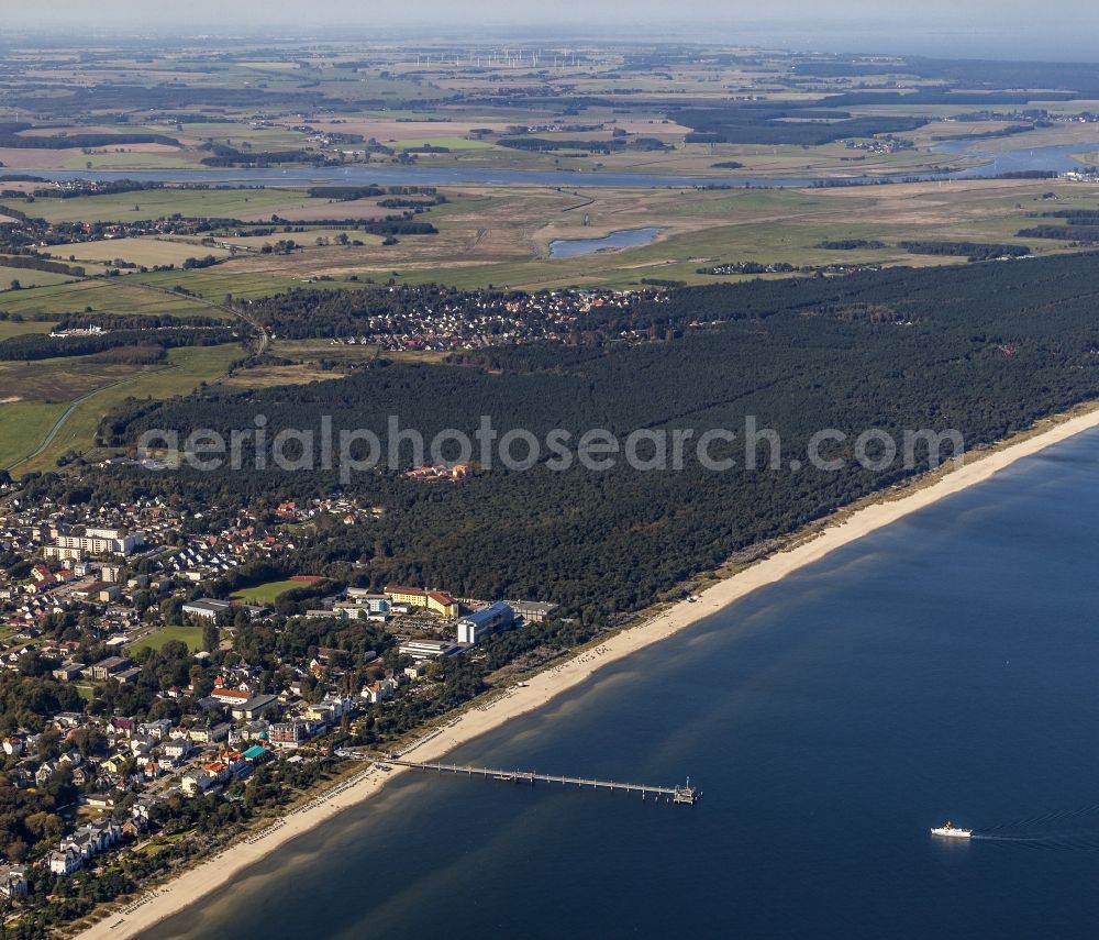 Zinnowitz from above - Sand and beach landscape on the pier of Ostseebad Zinnowitz in Zinnowitz in the state Mecklenburg - Western Pomerania