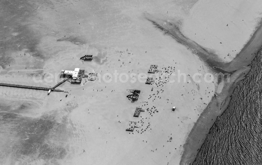 Sankt Peter-Ording from above - Sand and beach landscape on the pier in the district Sankt Peter-Ording in Sankt Peter-Ording in the state Schleswig-Holstein