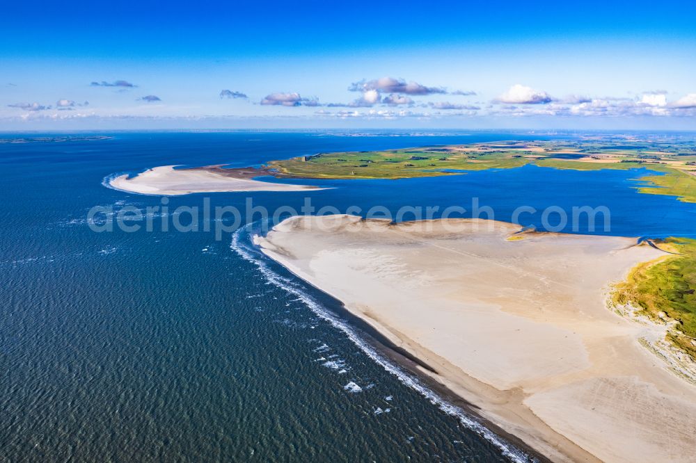 Sankt Peter-Ording from the bird's eye view: Sand and beach landscape on the pier in Sankt Peter-Ording in the state Schleswig-Holstein