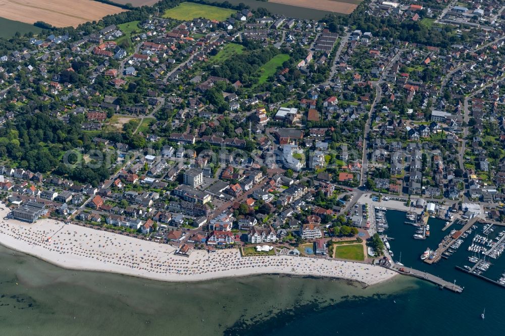 Aerial photograph Laboe - Beach landscape along the on Strandstrasse in Laboe on the Kiel Fjord in the state Schleswig-Holstein, Germany