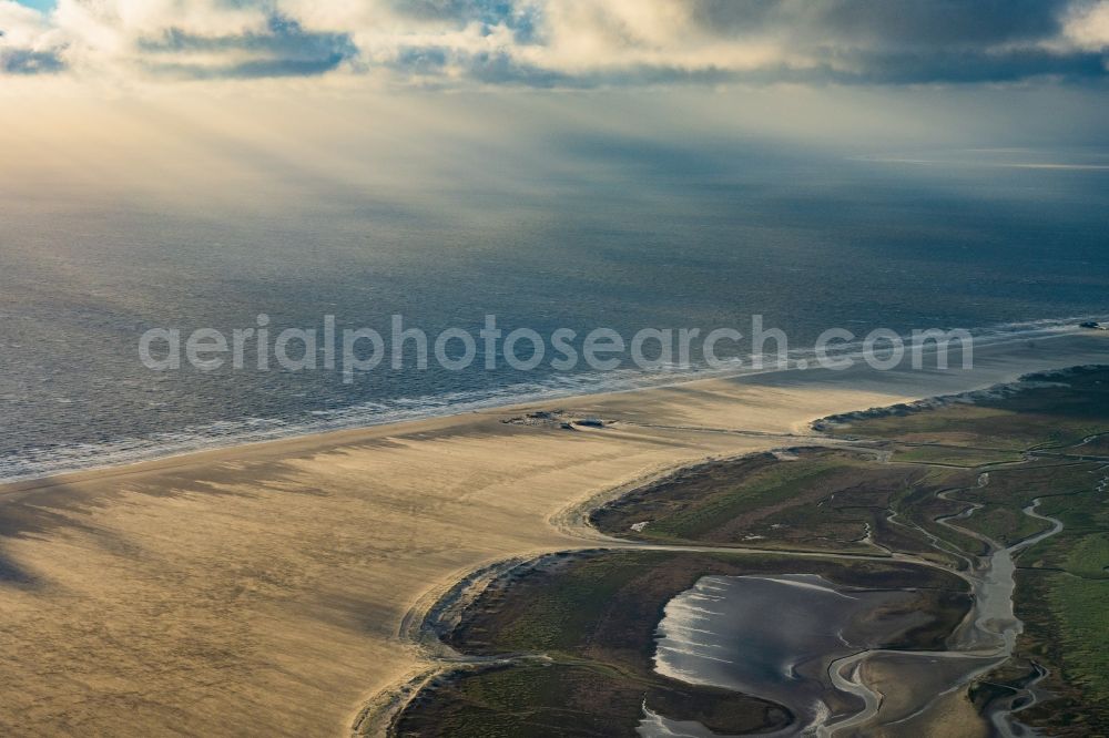 Sankt Peter-Ording from the bird's eye view: Beach landscape on the North Sea coast in Sankt Peter-Ording in the state Schleswig-Holstein