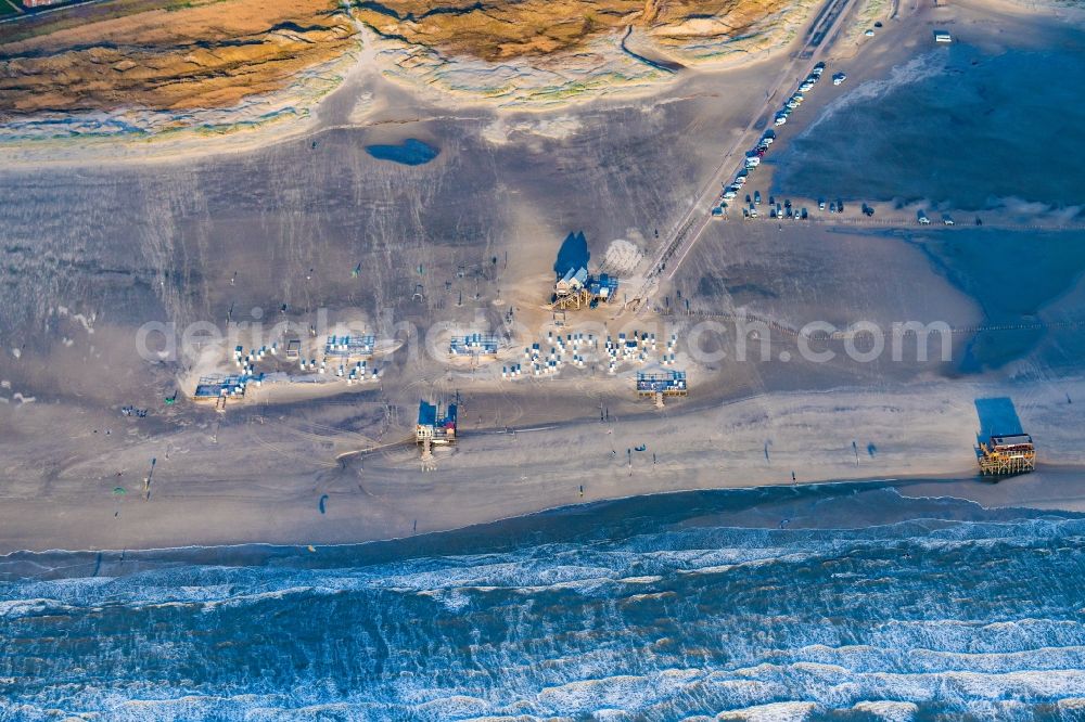 Sankt Peter-Ording from the bird's eye view: Beach landscape on the North Sea coast in Sankt Peter-Ording in the state Schleswig-Holstein