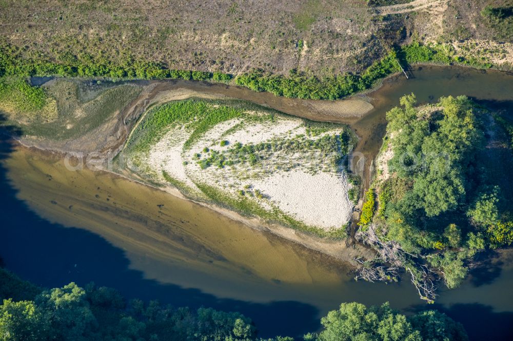 Ahsen from the bird's eye view: Sandy beach landscape along the banks of the river of Lippe in Ahsen in the state North Rhine-Westphalia, Germany