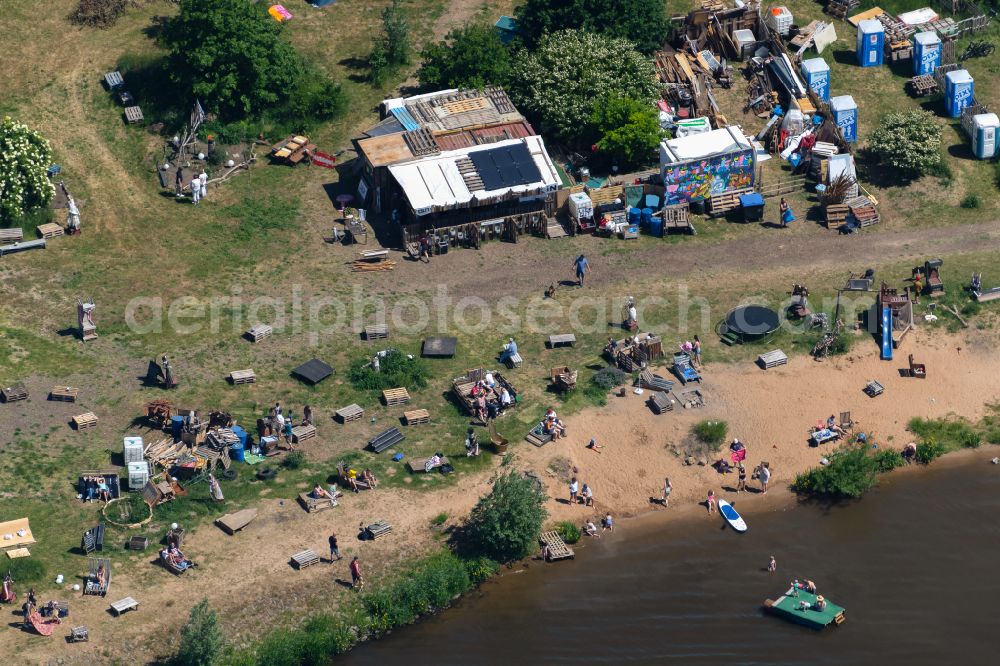 Aerial photograph Bremen - Sandy beach landscape of the natural beach Hemelingen along the banks of the river Weser in Bremen, Germany