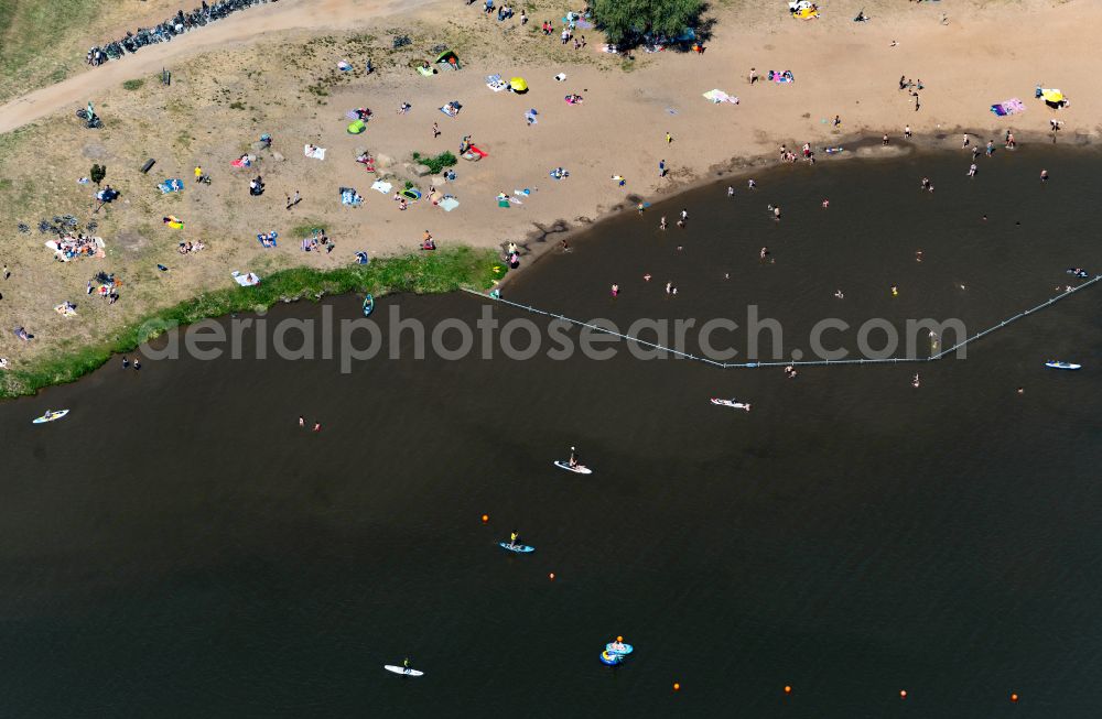 Bremen from the bird's eye view: Sandy beach landscape along the banks of the river on Strandbad Weserstrand in the district Huckelriede in Bremen, Germany