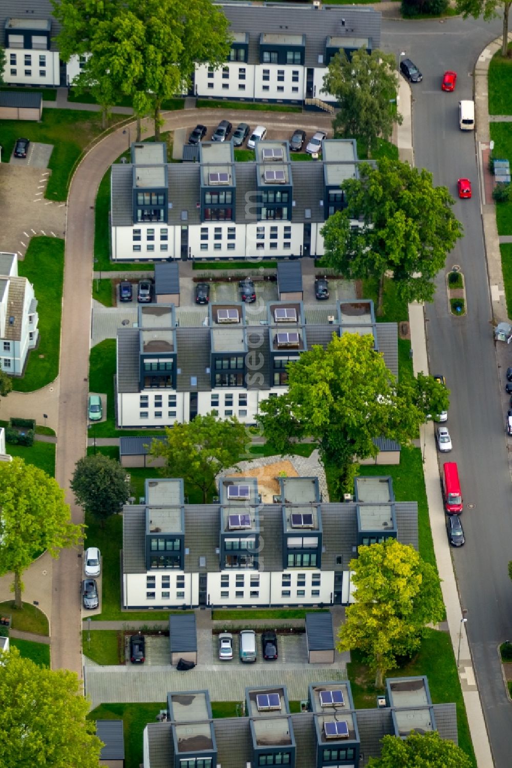 Aerial photograph Hattingen - Renovated apartment buildings on the street Raabestrasse in the Suedstadt district of Hattingen in North Rhine-Westphalia