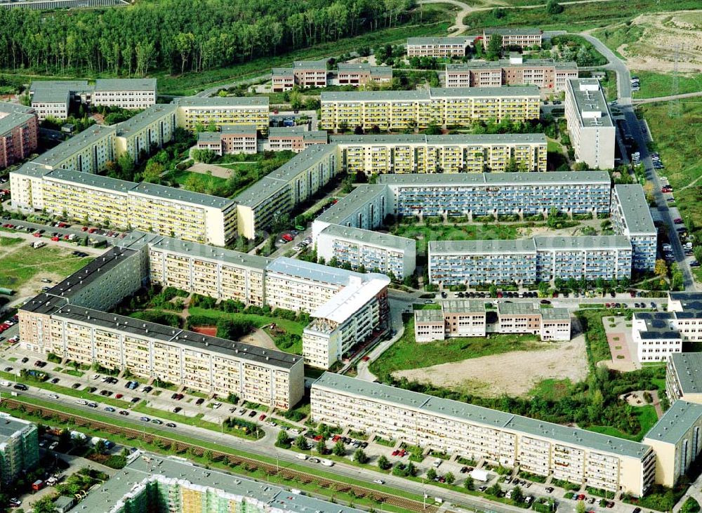 Berlin - Hellersdorf from above - Sanierte Wohnanlagen der MÜBAU an der Riesaer Straße in Berlin - Hellersdorf.