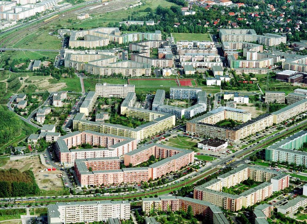 Berlin - Hellersdorf from the bird's eye view: Sanierte Wohnanlagen der MÜBAU an der Riesaer Straße in Berlin - Hellersdorf.