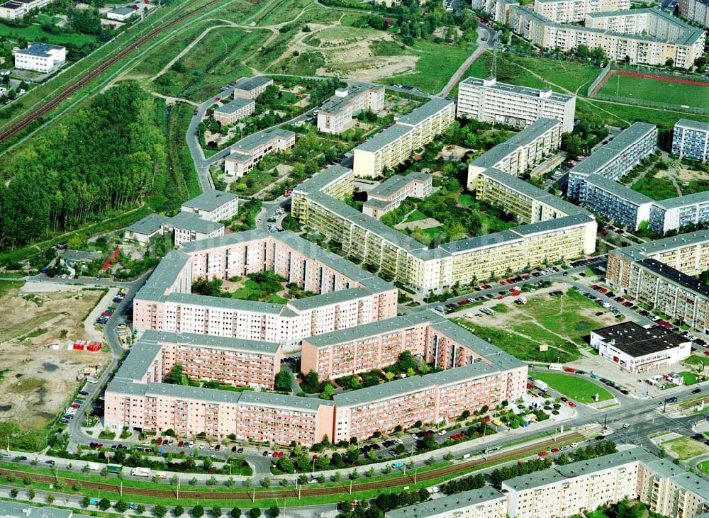 Aerial photograph Berlin - Hellersdorf - Sanierte Wohnanlagen der MÜBAU an der Riesaer Straße in Berlin - Hellersdorf.