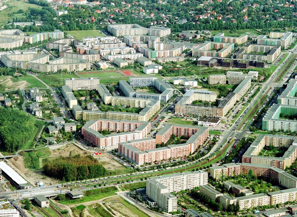 Berlin - Hellersdorf from above - Sanierte Wohnanlagen der MÜBAU an der Riesaer Straße in Berlin - Hellersdorf.