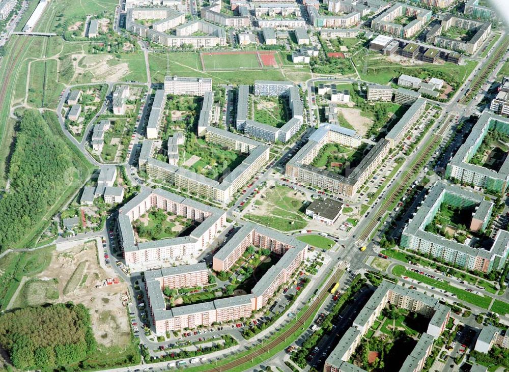 Aerial image Berlin - Hellersdorf - Sanierte Wohnanlagen der MÜBAU an der Riesaer Straße in Berlin - Hellersdorf.