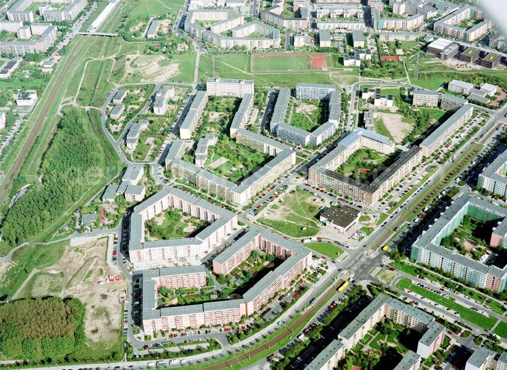 Aerial photograph Berlin - Hellersdorf - Sanierte Wohnanlagen der MÜBAU an der Riesaer Straße in Berlin - Hellersdorf.