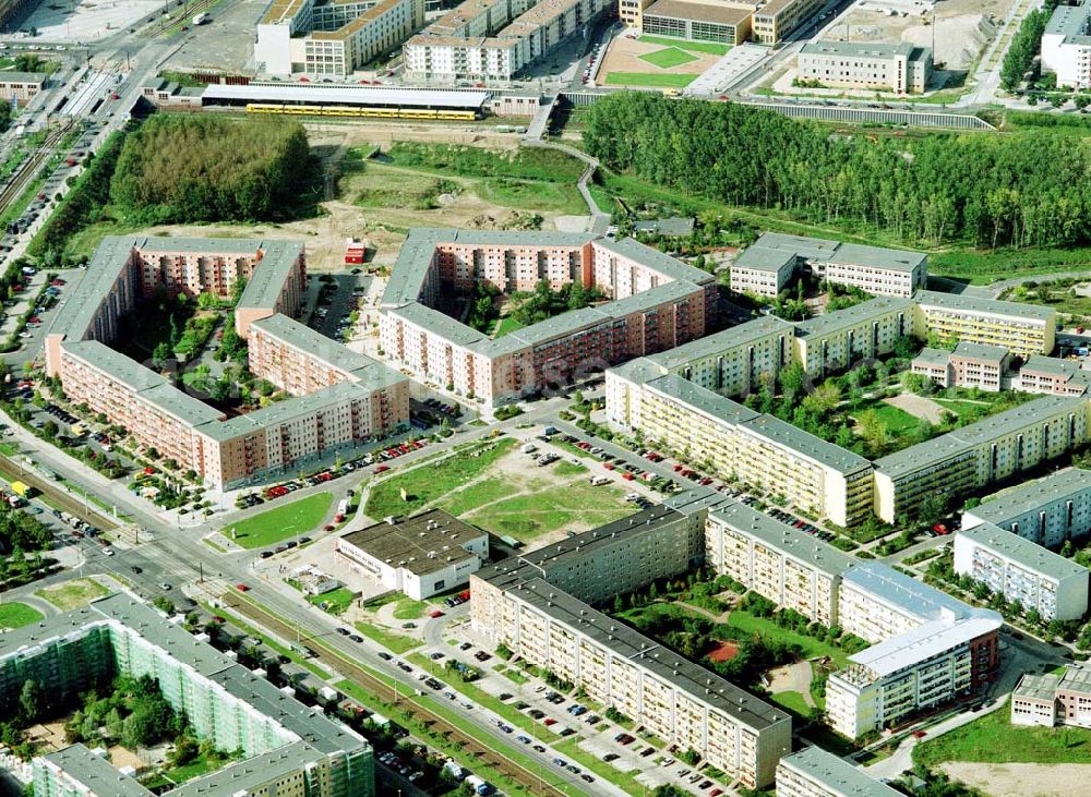 Aerial image Berlin - Hellersdorf - Sanierte Wohnanlagen der MÜBAU an der Riesaer Straße in Berlin - Hellersdorf.