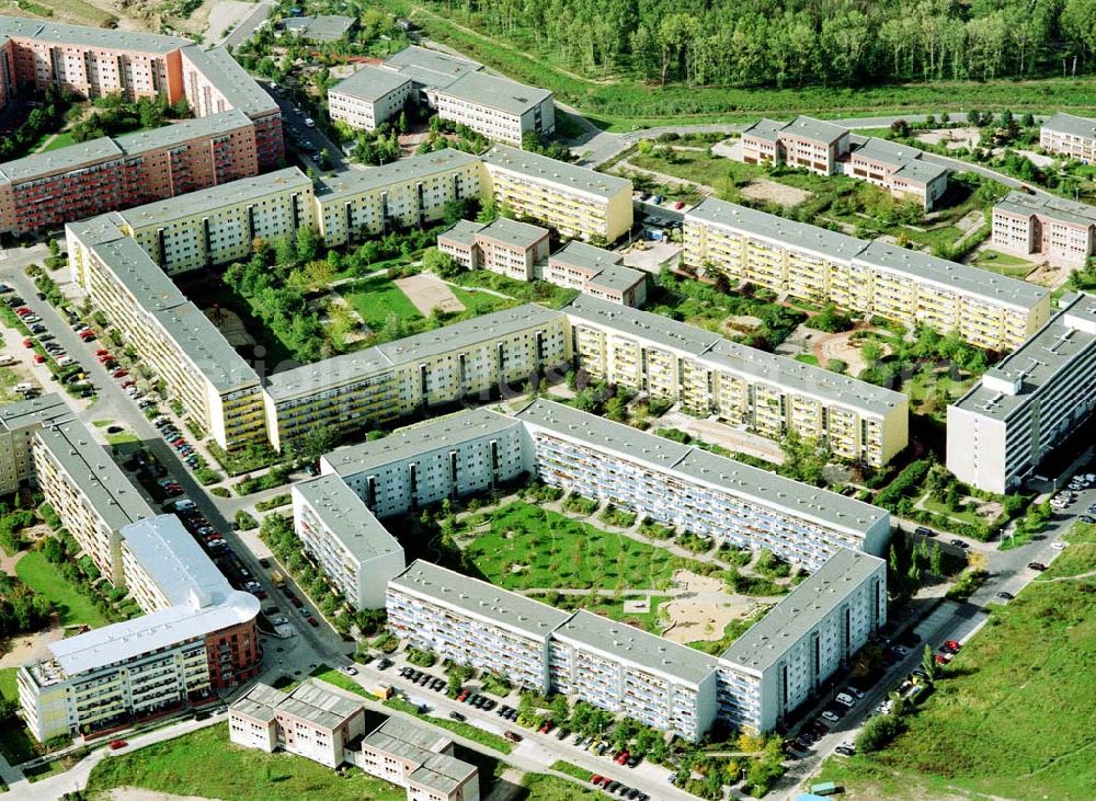 Aerial photograph Berlin - Hellersdorf - Sanierte Wohnanlagen der MÜBAU an der Riesaer Straße in Berlin - Hellersdorf.