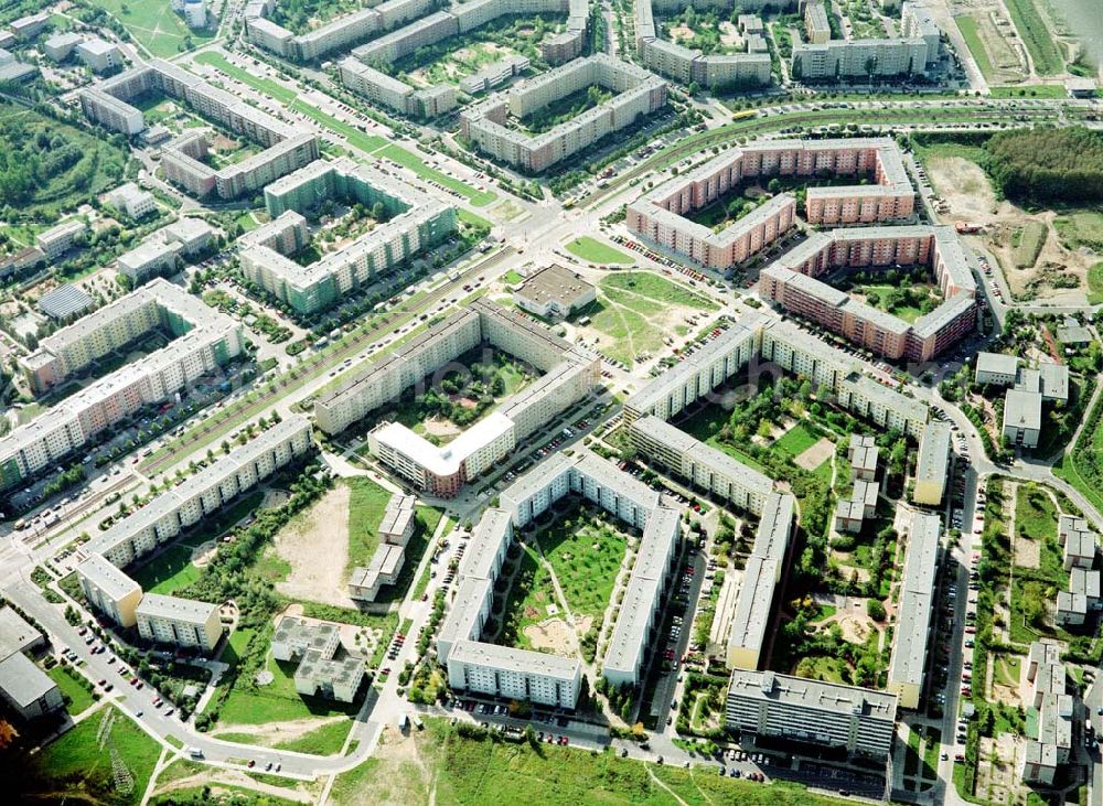 Berlin - Hellersdorf from above - Sanierte Wohnanlagen der MÜBAU an der Riesaer Straße in Berlin - Hellersdorf.