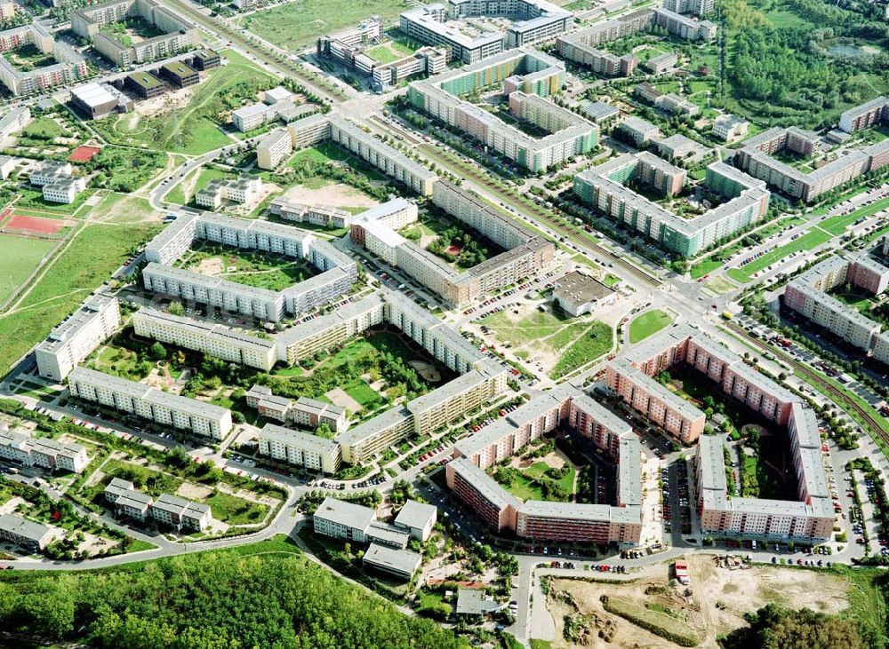 Aerial image Berlin - Hellersdorf - Sanierte Wohnanlagen der MÜBAU an der Riesaer Straße in Berlin - Hellersdorf.