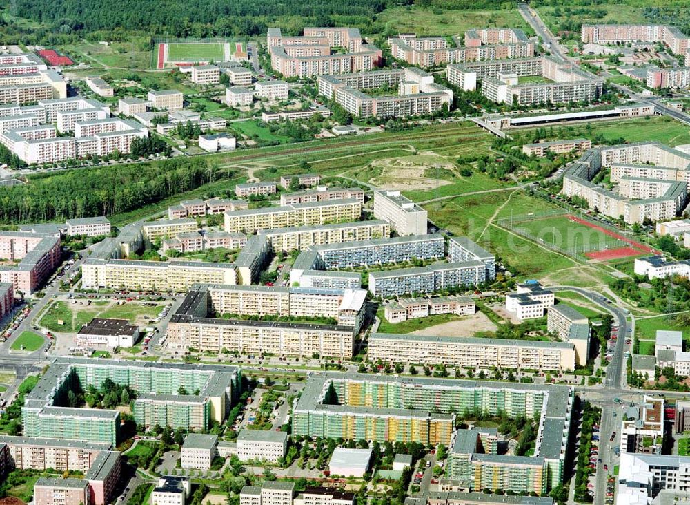 Aerial photograph Berlin - Hellersdorf - Sanierte Wohnanlagen der MÜBAU an der Riesaer Straße in Berlin - Hellersdorf.