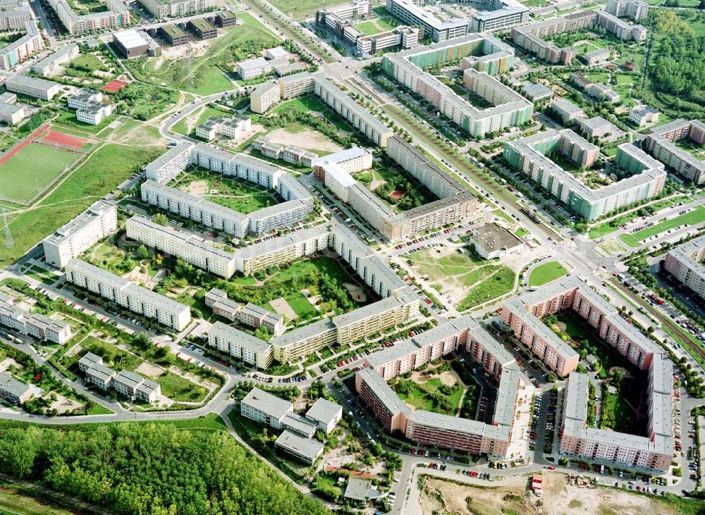 Aerial photograph Berlin - Hellersdorf - Sanierte Wohnanlagen der MÜBAU an der Riesaer Straße in Berlin - Hellersdorf.