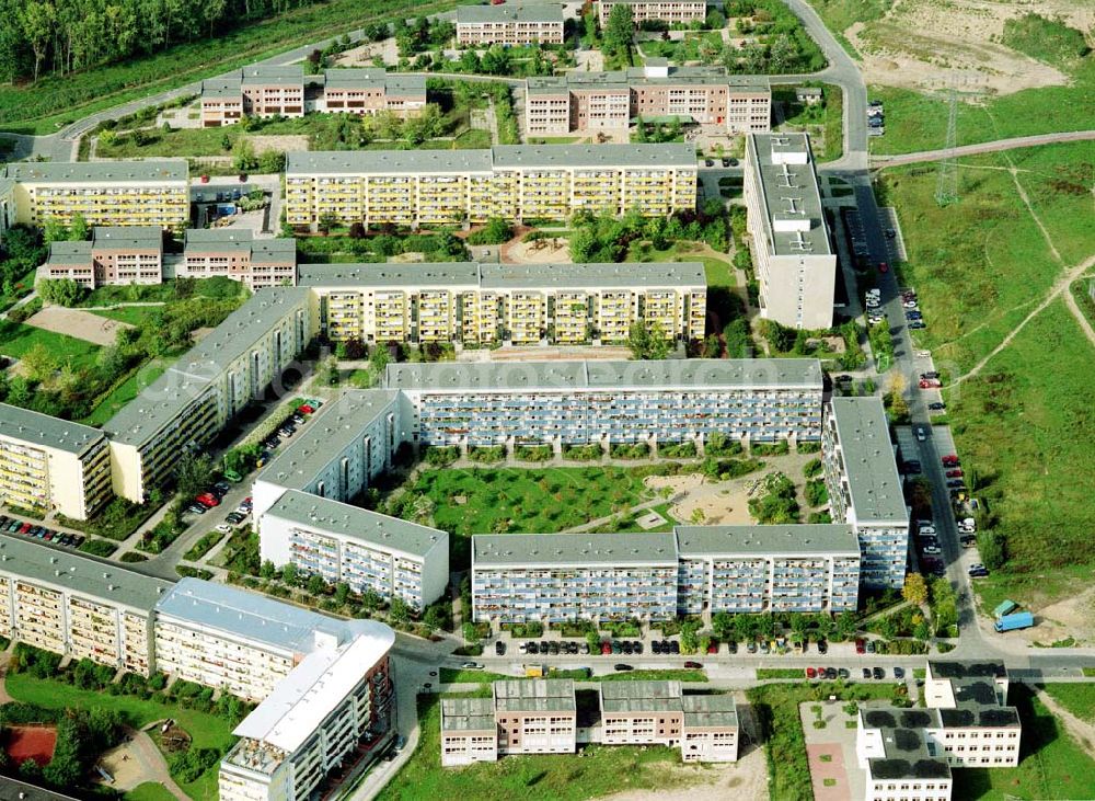 Aerial photograph Berlin - Hellersdorf - Sanierte Wohnanlagen der MÜBAU an der Riesaer Straße in Berlin - Hellersdorf.