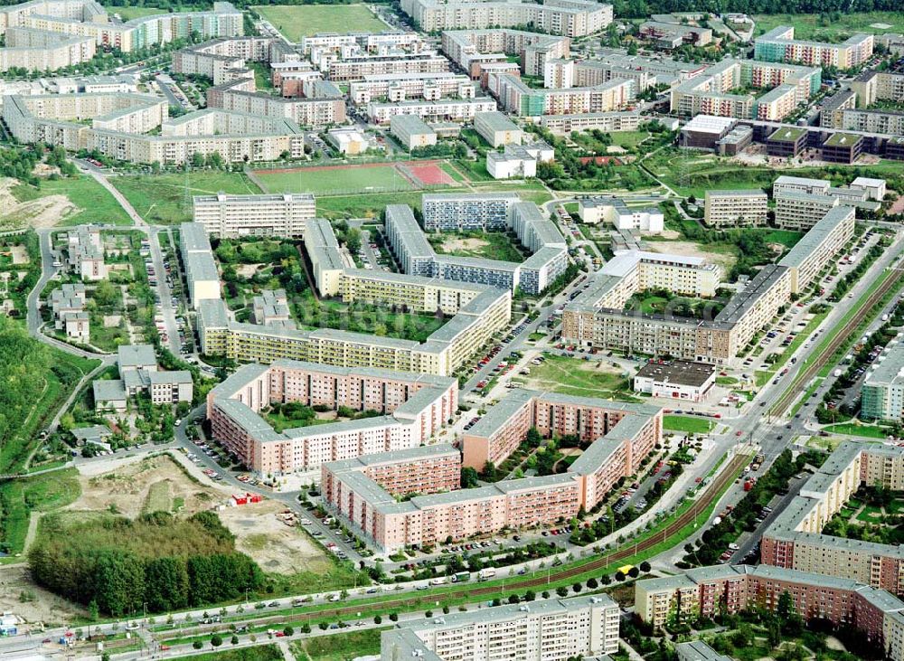 Berlin - Hellersdorf from above - Sanierte Wohnanlagen der MÜBAU an der Riesaer Straße in Berlin - Hellersdorf.