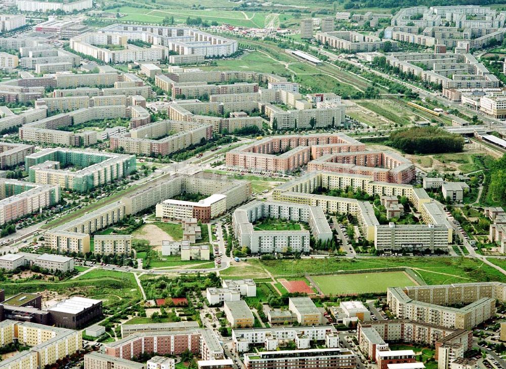 Berlin - Hellersdorf from above - Sanierte Wohnanlagen der MÜBAU an der Riesaer Straße in Berlin - Hellersdorf.