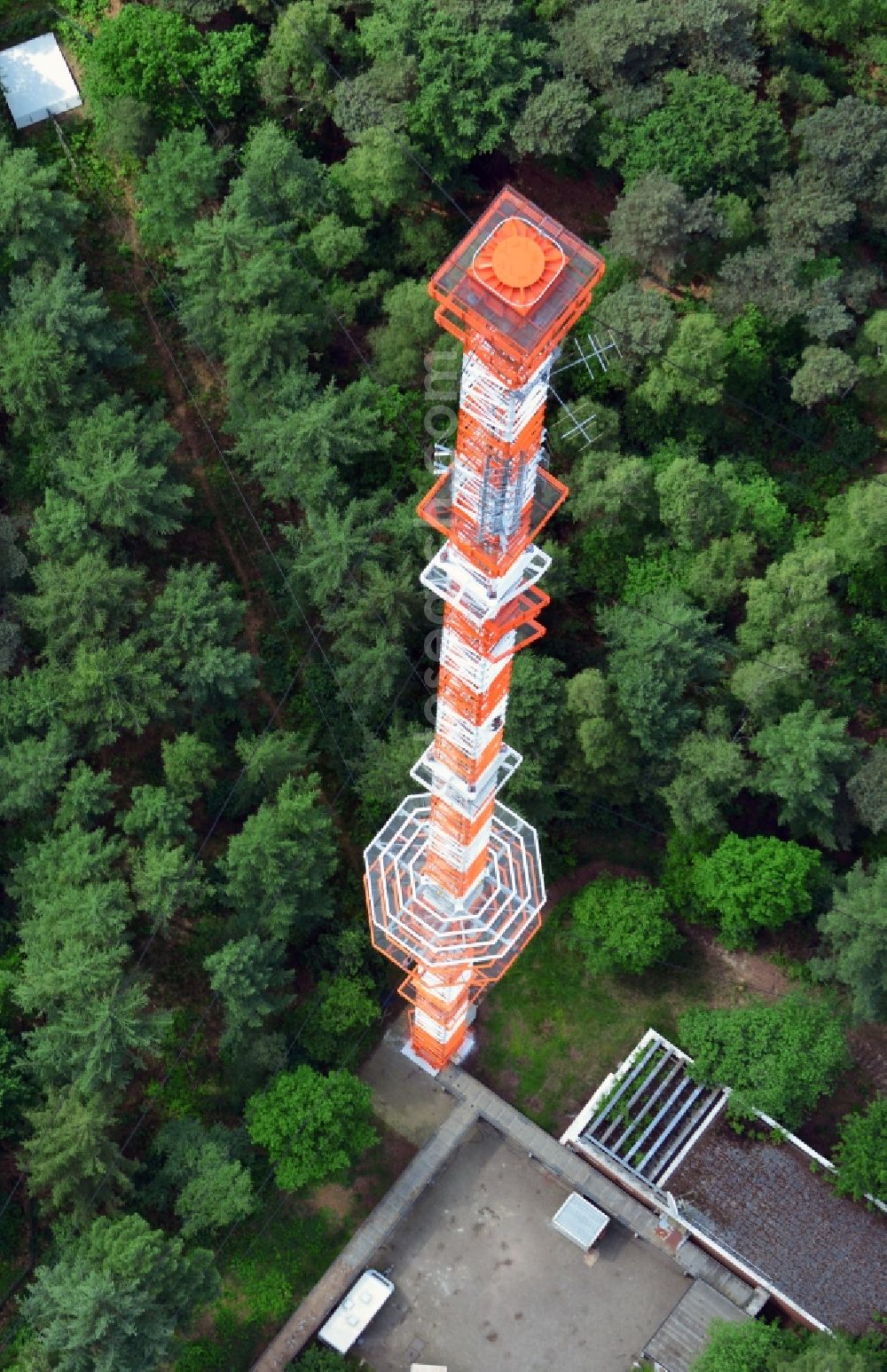 Aerial photograph Molbergen Ortsteil Peheim - Sanierter Antennenträger- Mast auf dem Fernsehturm- Umsetzer- Sendemast bei Peheim , einem Ortsteil von Molbergen im Bundesland Niedersachsen. Ausführende Firma war die Werner Diener GmbH