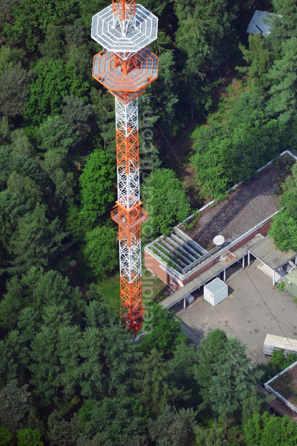 Aerial image Molbergen Ortsteil Peheim - Sanierter Antennenträger- Mast auf dem Fernsehturm- Umsetzer- Sendemast bei Peheim , einem Ortsteil von Molbergen im Bundesland Niedersachsen. Ausführende Firma war die Werner Diener GmbH