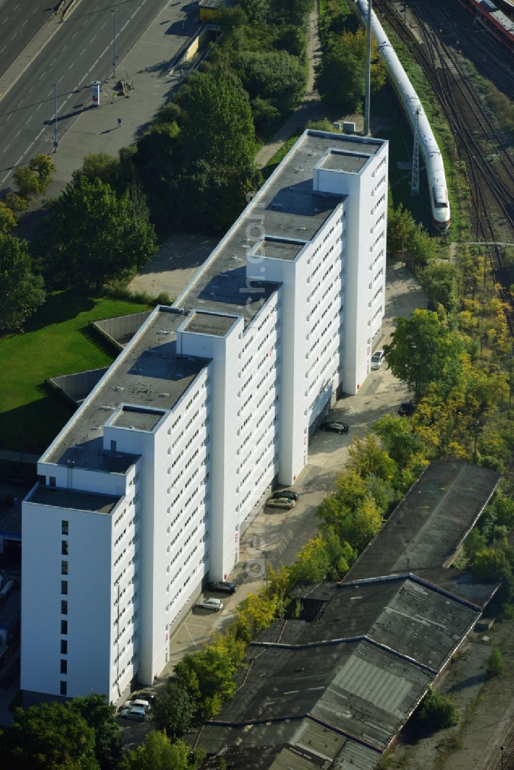 Berlin Lichtenberg from the bird's eye view: Reorganized and modernized DDR block as students and single-residence Q 216 at Lichtenberg station in Berlin