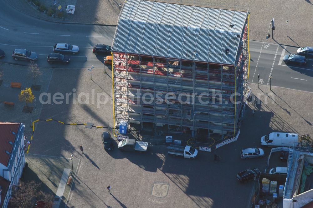 Potsdam from the bird's eye view: Building the visitor center Brandenburger Tor on Luisenplatz in the district Innenstadt in Potsdam in the state Brandenburg, Germany