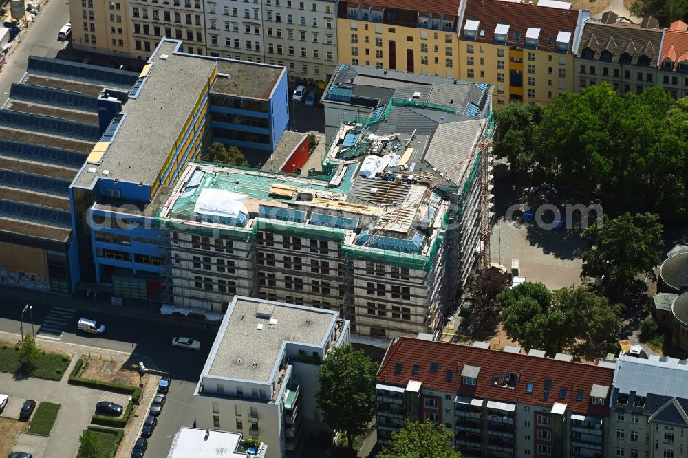 Aerial photograph Leipzig - Construction site for reconstruction and modernization and renovation of a building of Evangelisches Schulzentrum on Schletterstrasse in the district Zentrum-Sued in Leipzig in the state Saxony, Germany