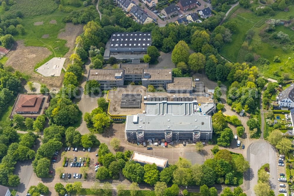 Aerial image Mülheim an der Ruhr - Construction site for reconstruction and modernization and renovation of a building of Gesamtschule Saarn on Lehnerstrasse in Muelheim on the Ruhr at Ruhrgebiet in the state North Rhine-Westphalia, Germany