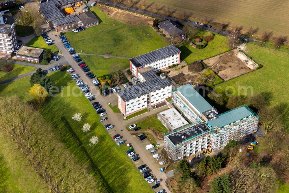 Aerial image Bottrop - Construction site for reconstruction and modernization and renovation of a building apartment building on Josef-Albers-Strasse in the district Stadtmitte in Bottrop at Ruhrgebiet in the state North Rhine-Westphalia, Germany