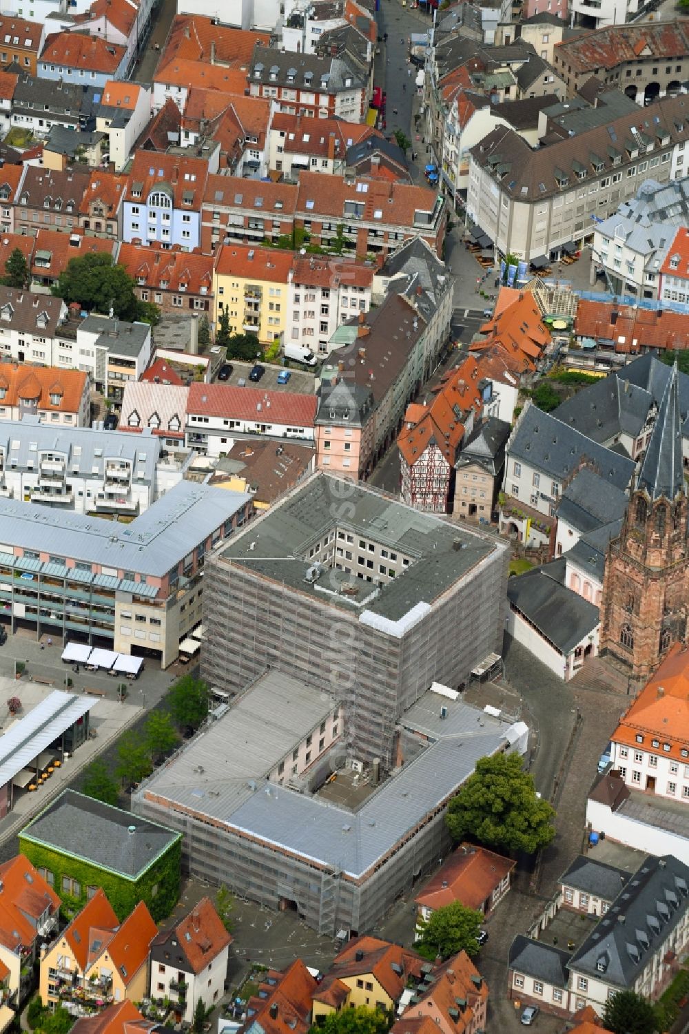 Aschaffenburg from the bird's eye view: Town Hall building of the city administration on Dalbergstrasse in the district Innenstadt in Aschaffenburg in the state Bavaria, Germany