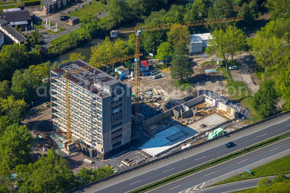 Arnsberg from the bird's eye view: Conversion, modernization and renovation work on the high-rise building of the town hall of the city administration on place Rathausplatz in Arnsberg at Sauerland in the state North Rhine-Westphalia, Germany