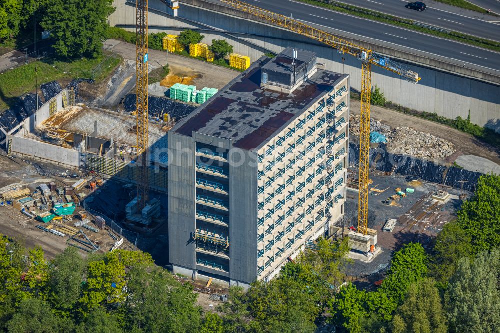 Aerial photograph Arnsberg - Conversion, modernization and renovation work on the high-rise building of the town hall of the city administration on place Rathausplatz in Arnsberg at Sauerland in the state North Rhine-Westphalia, Germany