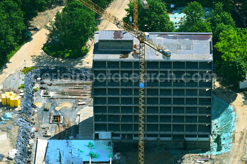 Aerial photograph Arnsberg - Conversion, modernization and renovation work on the high-rise building of the town hall of the city administration on place Rathausplatz in Arnsberg at Sauerland in the state North Rhine-Westphalia, Germany