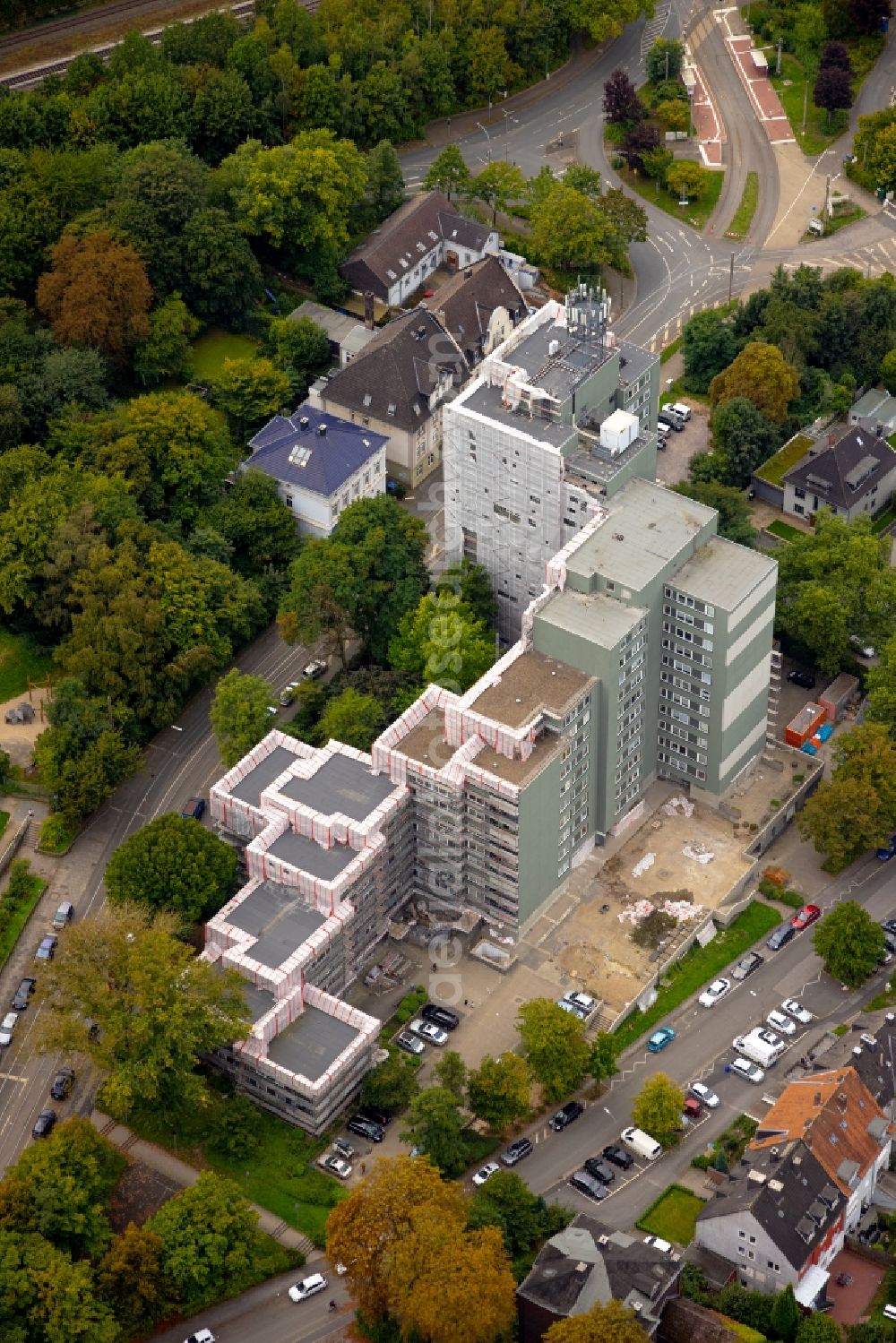 Aerial photograph Dortmund - Construction site for the renovation and modernization of the high-rise buildings in the residential area on Buergerstrasse in the district Hallerey in Dortmund at Ruhrgebiet in the state North Rhine-Westphalia, Germany