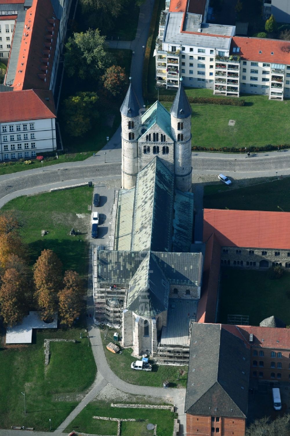 Aerial image Magdeburg - Church building Klosterkirche on Regierungsstrasse in the district Altstadt in Magdeburg in the state Saxony-Anhalt, Germany