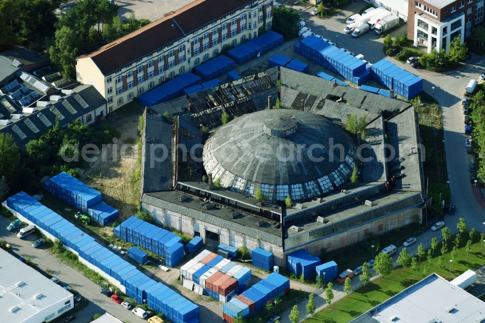 Potsdam from the bird's eye view: Construction site for reconstruction and modernization and renovation of a building of Rundschuppens and the alten Lokhalle in the district Babelsberg in Potsdam in the state Brandenburg, Germany